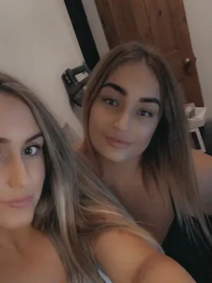 sexyhollysexyolivia OnlyFans