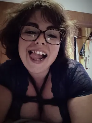 sexyredglasses OnlyFans