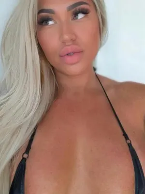 yourfavouriteneighbour OnlyFans
