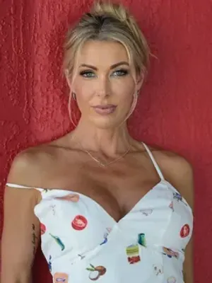 HollyHotwife OnlyFans