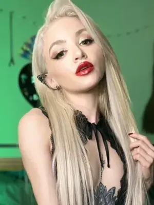 Lola Fae OnlyFans